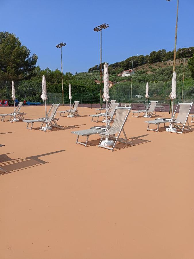 Il Borgo Della Rovere San Bartolomeo Al Mare Exterior foto